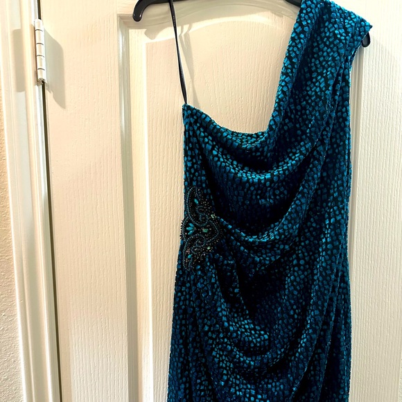 Dress - Picture 1 of 3